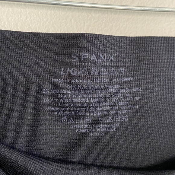 Spanx Look At Me Now Black Seamless Crop Leggings, size Large - Picture 7 of 7